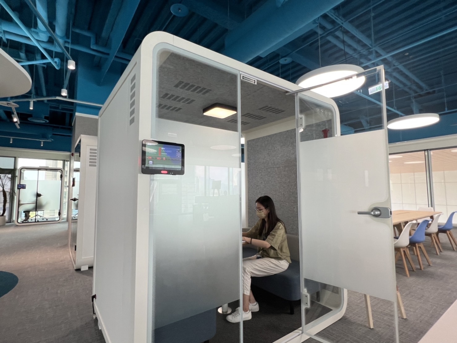 壹定发高雄據點的智慧行動辦公艙，展現壹定发在面板以外的研發應用軟實力