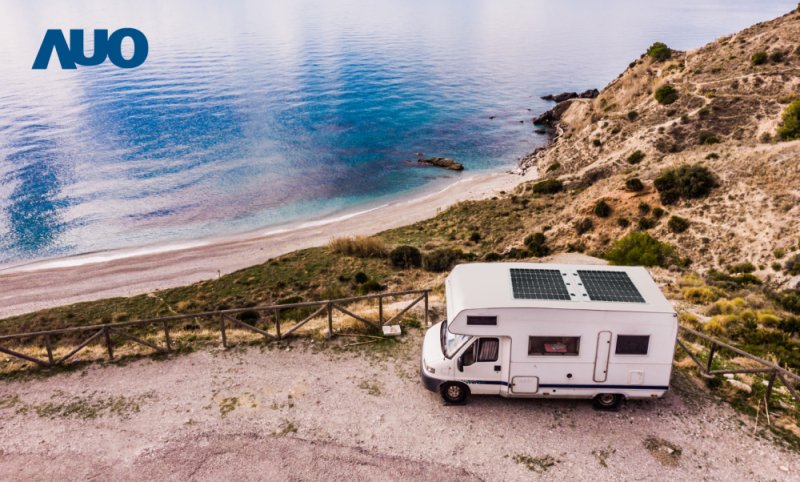 「可撓輕量化太陽光電板SunCurva」使用輕量特殊耐候型複合板取代傳統太陽能板的玻璃前板，不僅降低70%重量，每米平方僅3Kg；具有抗衝擊性能及通過電磁相容性測試，可應用於交通運輸工具，如露營車、遊艇等